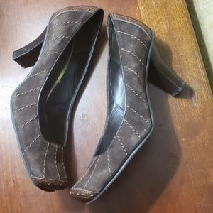Womens size 8 Richard Tyler heels